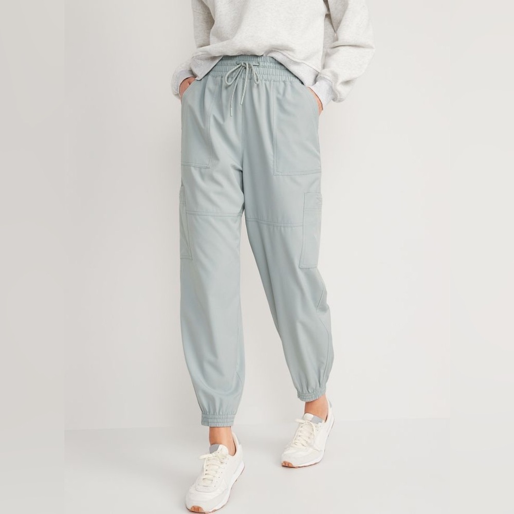 Extra High-Waisted StretchTech Cargo Jogger Pants (Silver Sage)